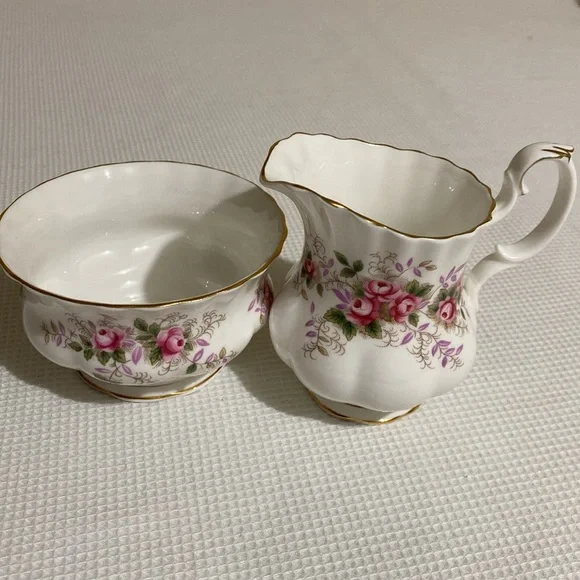 Royal Albert Lavender Rose Cream Jug & Sugar Bowl Set Bone China - Picture 2 of 12